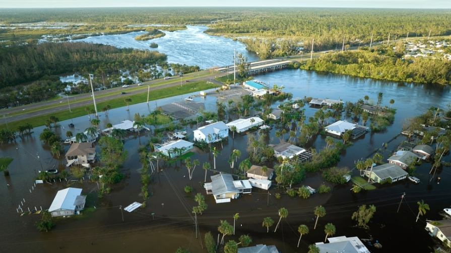 飓风伊恩在佛罗里达州留下了被洪水淹没的房屋.